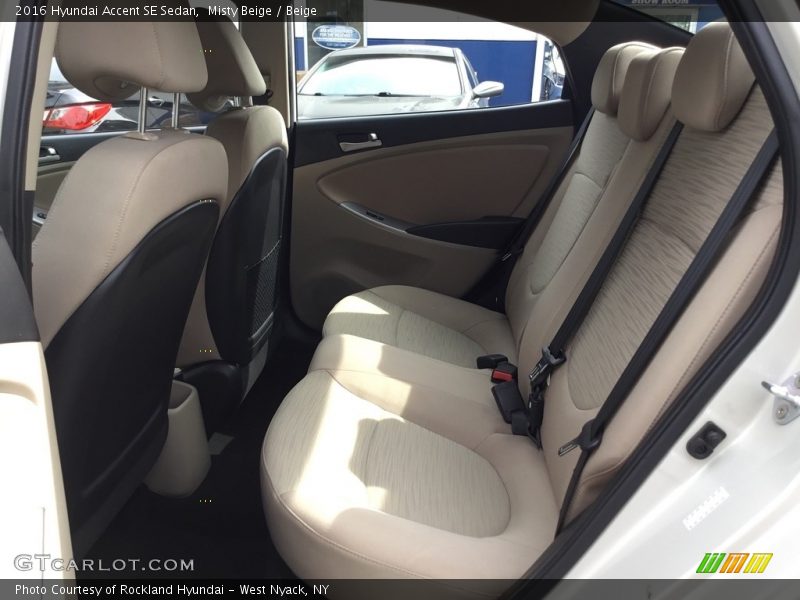 Misty Beige / Beige 2016 Hyundai Accent SE Sedan