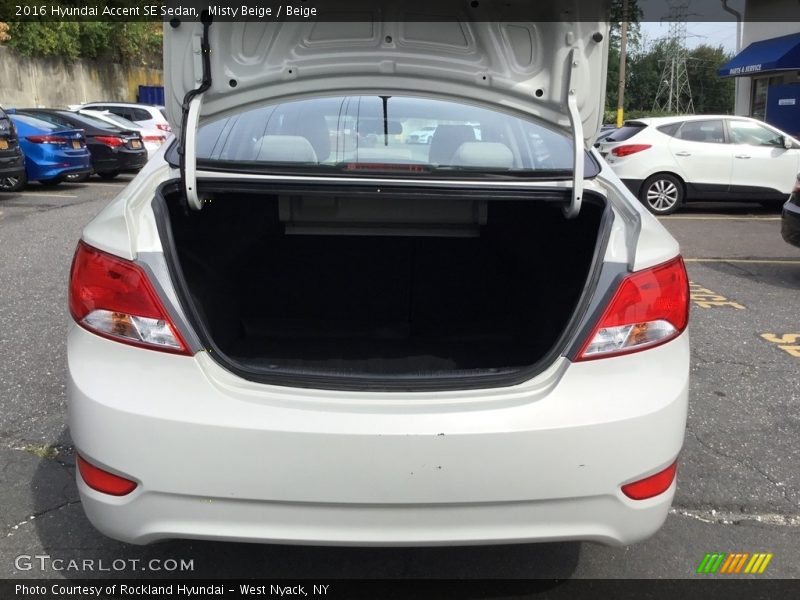 Misty Beige / Beige 2016 Hyundai Accent SE Sedan