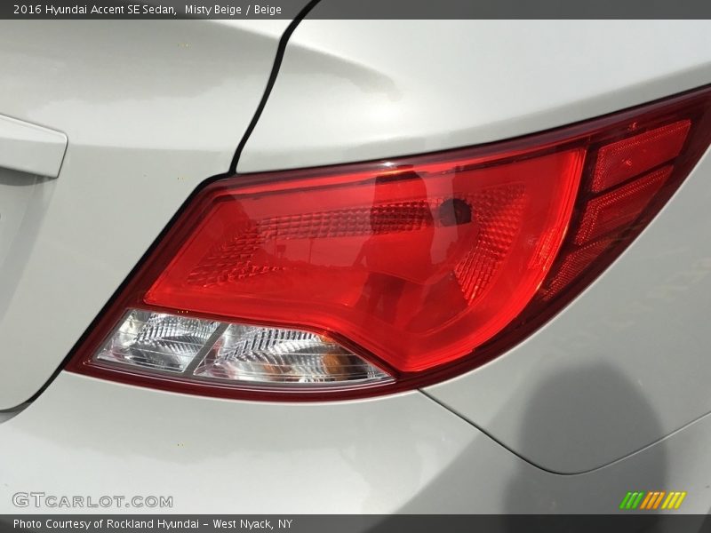 Misty Beige / Beige 2016 Hyundai Accent SE Sedan