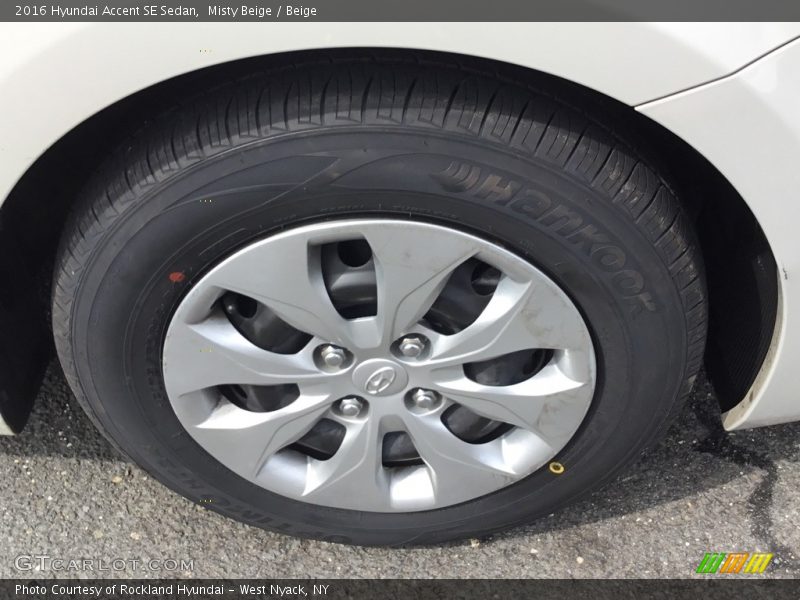 Misty Beige / Beige 2016 Hyundai Accent SE Sedan