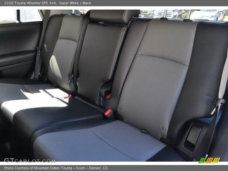 Super White / Black 2018 Toyota 4Runner SR5 4x4