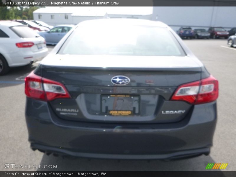 Magnetite Gray Metallic / Titanium Gray 2018 Subaru Legacy 2.5i