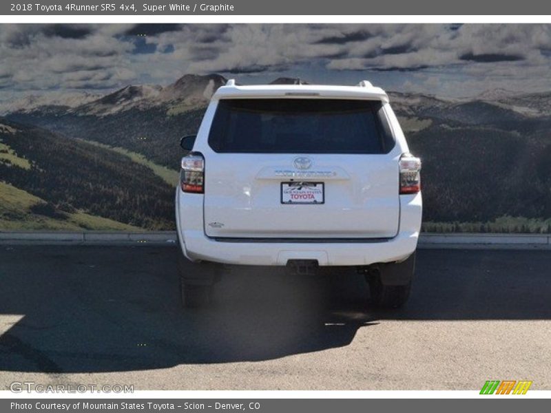 Super White / Graphite 2018 Toyota 4Runner SR5 4x4