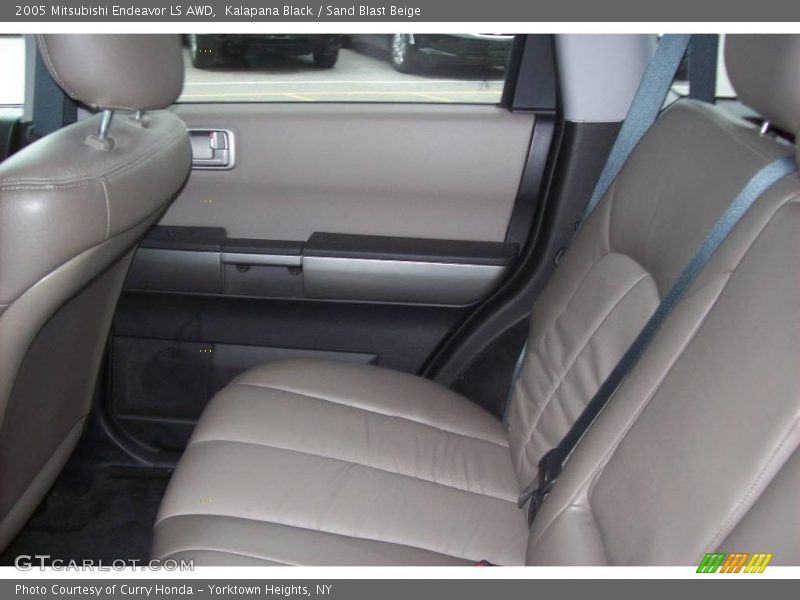 Kalapana Black / Sand Blast Beige 2005 Mitsubishi Endeavor LS AWD