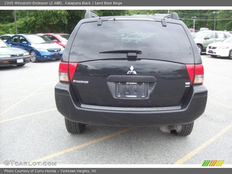 Kalapana Black / Sand Blast Beige 2005 Mitsubishi Endeavor LS AWD