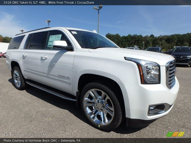 Front 3/4 View of 2018 Yukon XL SLT 4WD