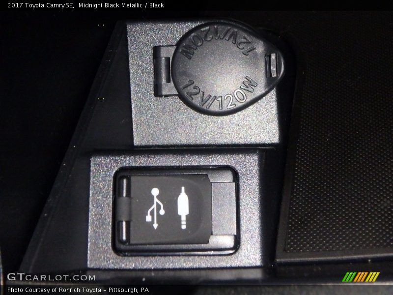 Midnight Black Metallic / Black 2017 Toyota Camry SE