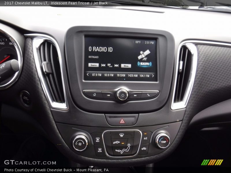 Iridescent Pearl Tricoat / Jet Black 2017 Chevrolet Malibu LT