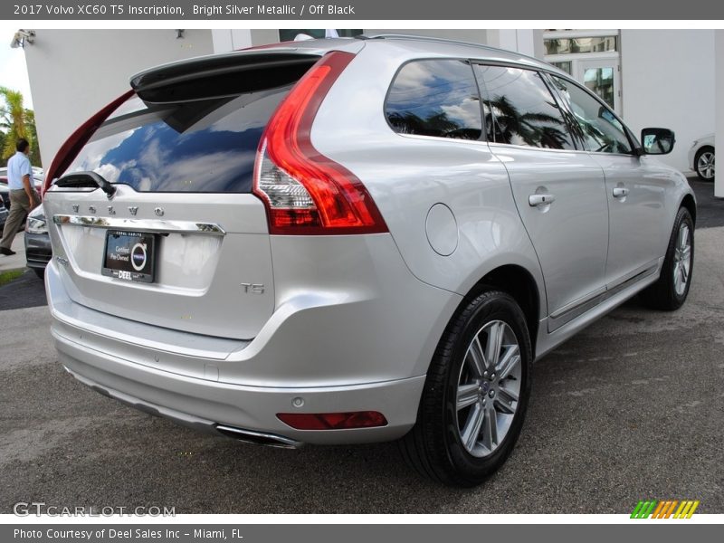 Bright Silver Metallic / Off Black 2017 Volvo XC60 T5 Inscription