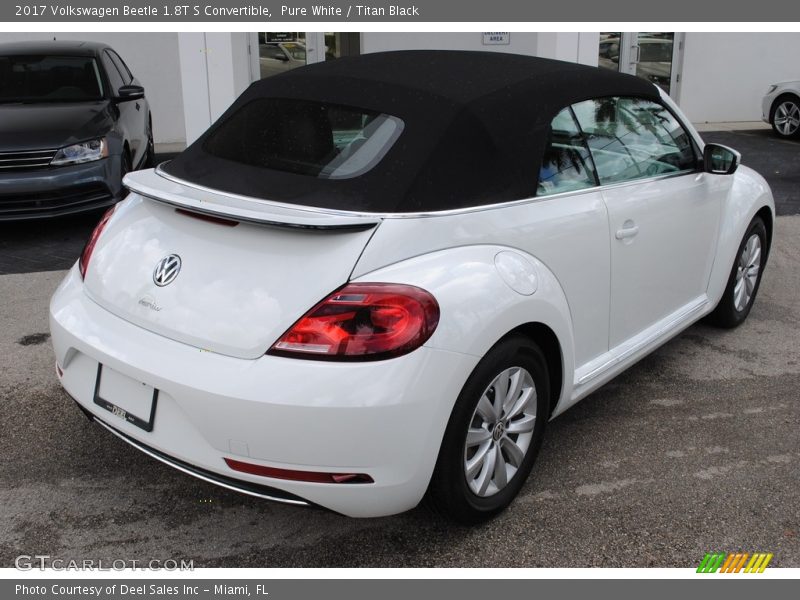 Pure White / Titan Black 2017 Volkswagen Beetle 1.8T S Convertible