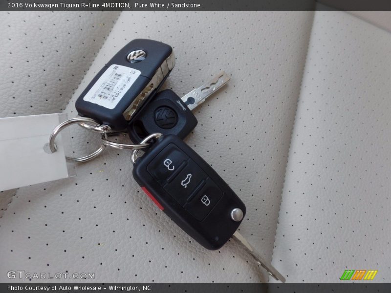 Keys of 2016 Tiguan R-Line 4MOTION