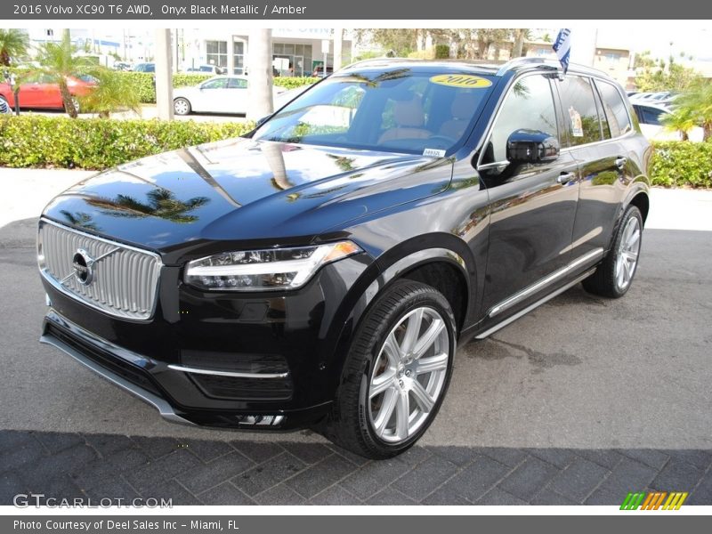 Front 3/4 View of 2016 XC90 T6 AWD