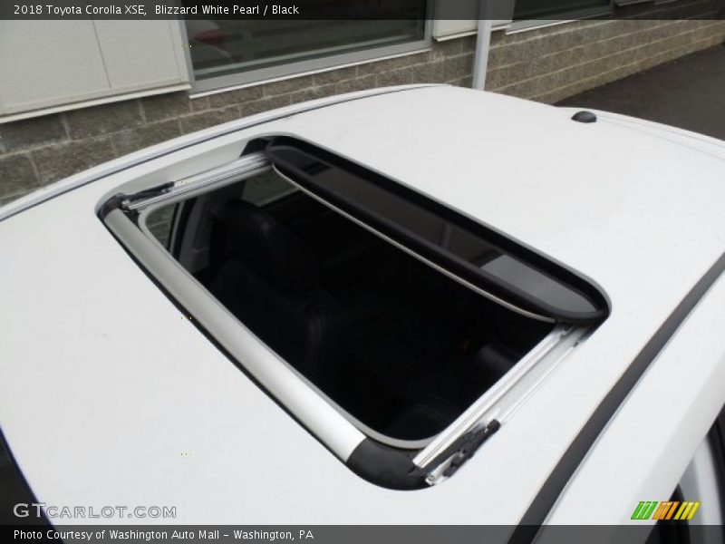 Blizzard White Pearl / Black 2018 Toyota Corolla XSE
