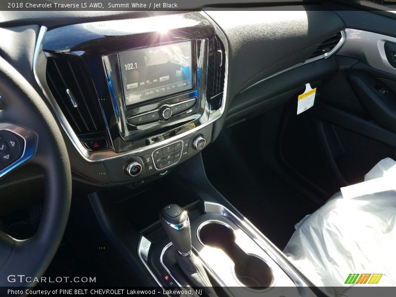 Summit White / Jet Black 2018 Chevrolet Traverse LS AWD