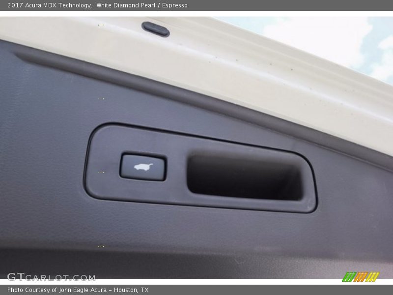 White Diamond Pearl / Espresso 2017 Acura MDX Technology