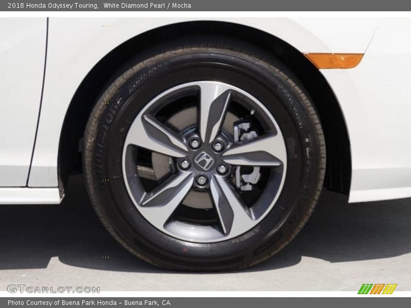 White Diamond Pearl / Mocha 2018 Honda Odyssey Touring
