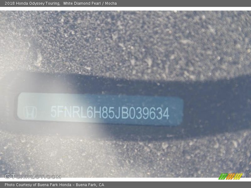 White Diamond Pearl / Mocha 2018 Honda Odyssey Touring