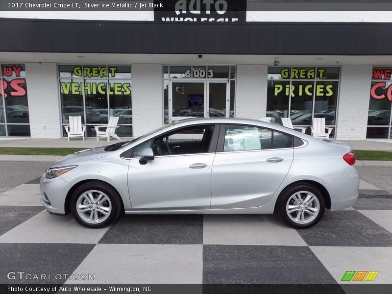 Silver Ice Metallic / Jet Black 2017 Chevrolet Cruze LT