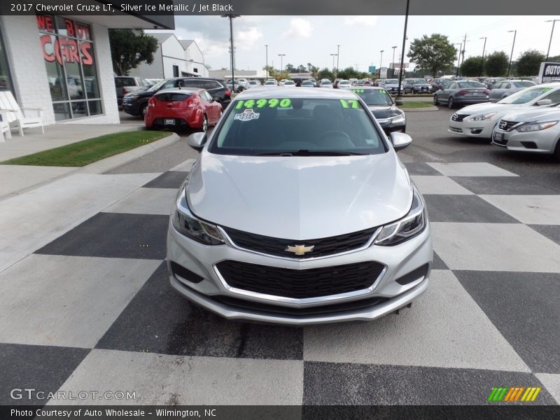 Silver Ice Metallic / Jet Black 2017 Chevrolet Cruze LT
