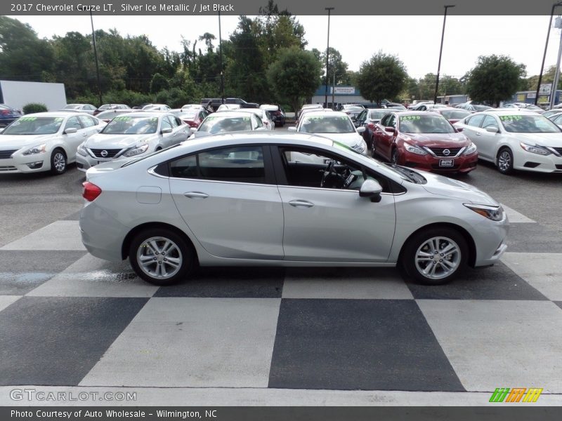 Silver Ice Metallic / Jet Black 2017 Chevrolet Cruze LT
