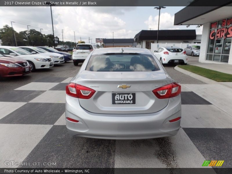 Silver Ice Metallic / Jet Black 2017 Chevrolet Cruze LT