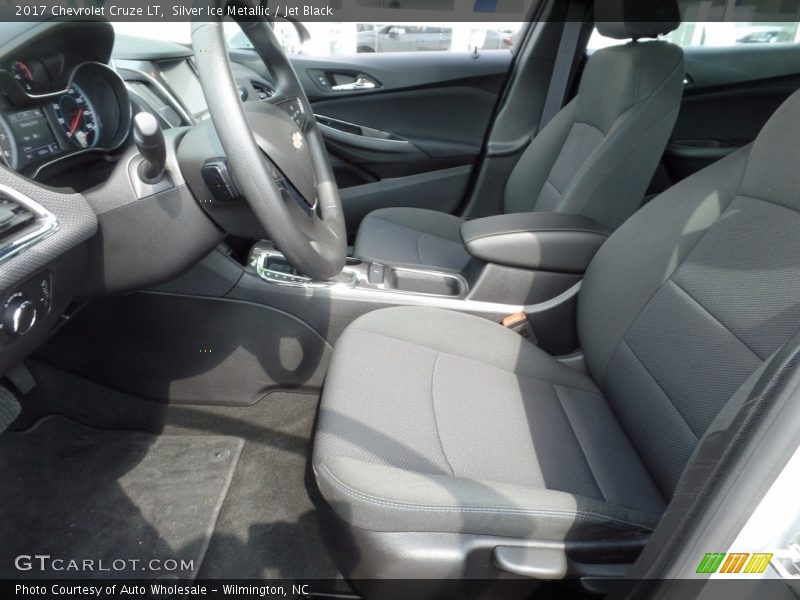 Silver Ice Metallic / Jet Black 2017 Chevrolet Cruze LT
