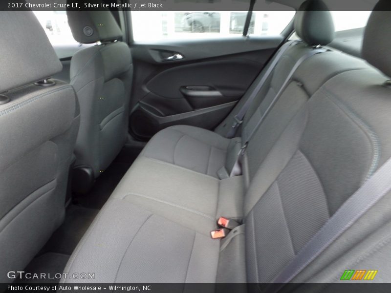Silver Ice Metallic / Jet Black 2017 Chevrolet Cruze LT