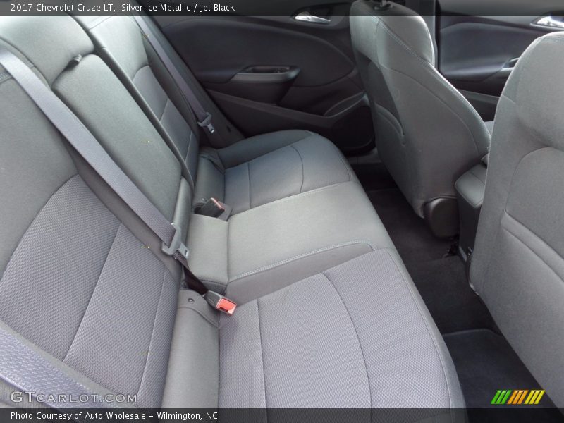 Silver Ice Metallic / Jet Black 2017 Chevrolet Cruze LT