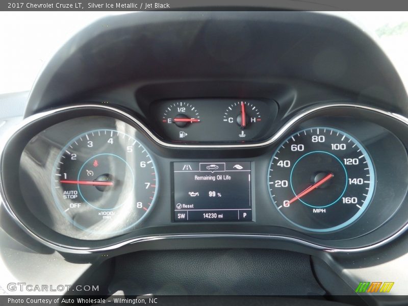 Silver Ice Metallic / Jet Black 2017 Chevrolet Cruze LT