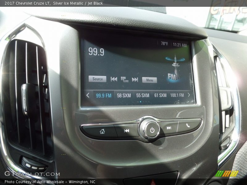 Silver Ice Metallic / Jet Black 2017 Chevrolet Cruze LT