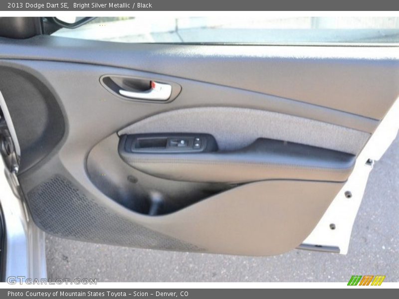 Bright Silver Metallic / Black 2013 Dodge Dart SE