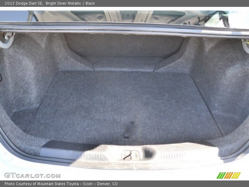 Bright Silver Metallic / Black 2013 Dodge Dart SE