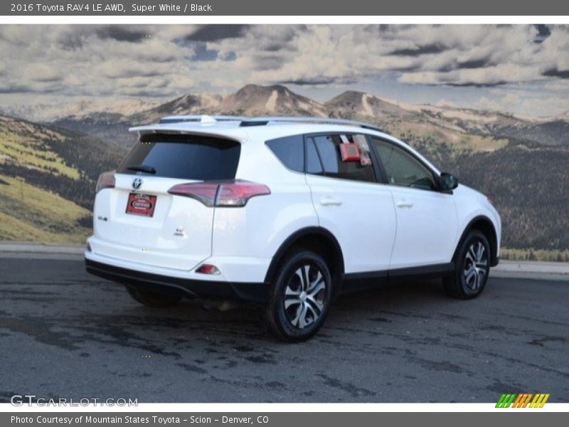 Super White / Black 2016 Toyota RAV4 LE AWD