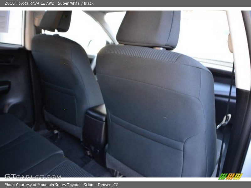 Super White / Black 2016 Toyota RAV4 LE AWD