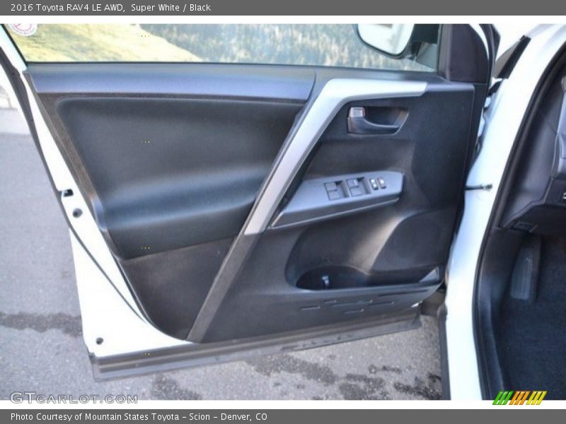 Super White / Black 2016 Toyota RAV4 LE AWD