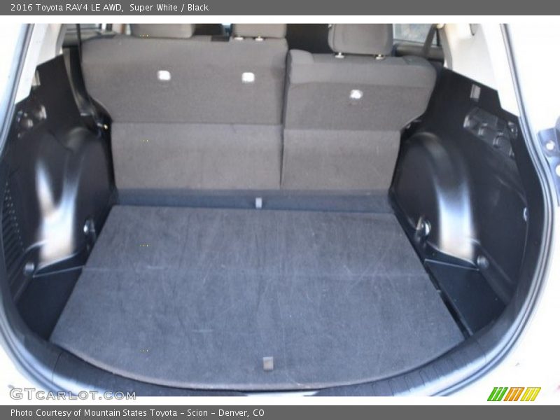Super White / Black 2016 Toyota RAV4 LE AWD