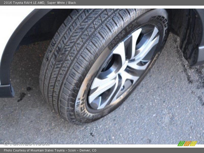 Super White / Black 2016 Toyota RAV4 LE AWD