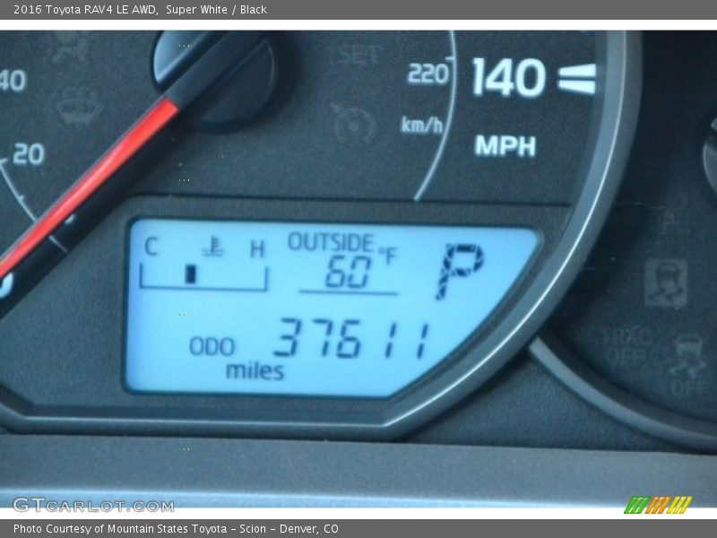Super White / Black 2016 Toyota RAV4 LE AWD