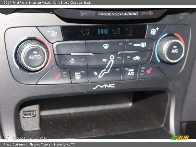 Kona Blue / Charcoal Black 2017 Ford Focus Titanium Hatch