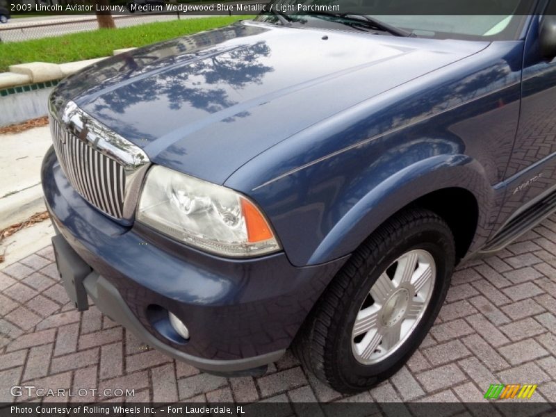 Medium Wedgewood Blue Metallic / Light Parchment 2003 Lincoln Aviator Luxury