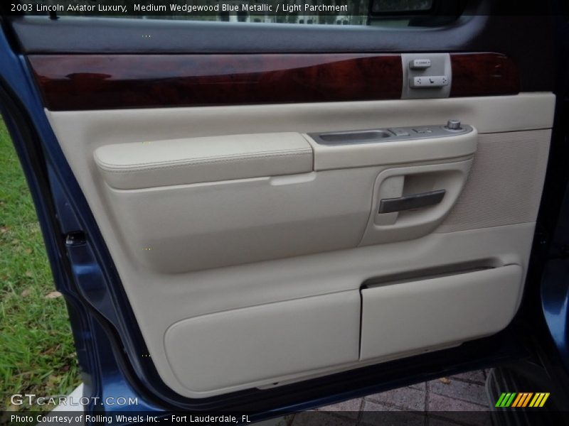 Medium Wedgewood Blue Metallic / Light Parchment 2003 Lincoln Aviator Luxury