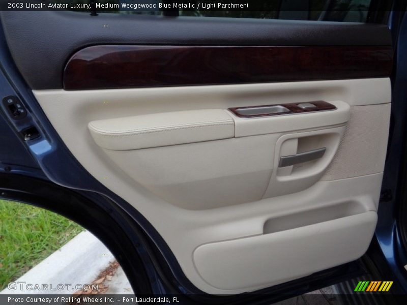 Medium Wedgewood Blue Metallic / Light Parchment 2003 Lincoln Aviator Luxury