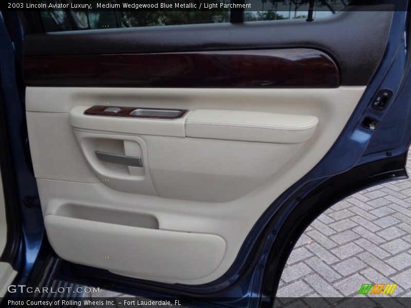 Medium Wedgewood Blue Metallic / Light Parchment 2003 Lincoln Aviator Luxury