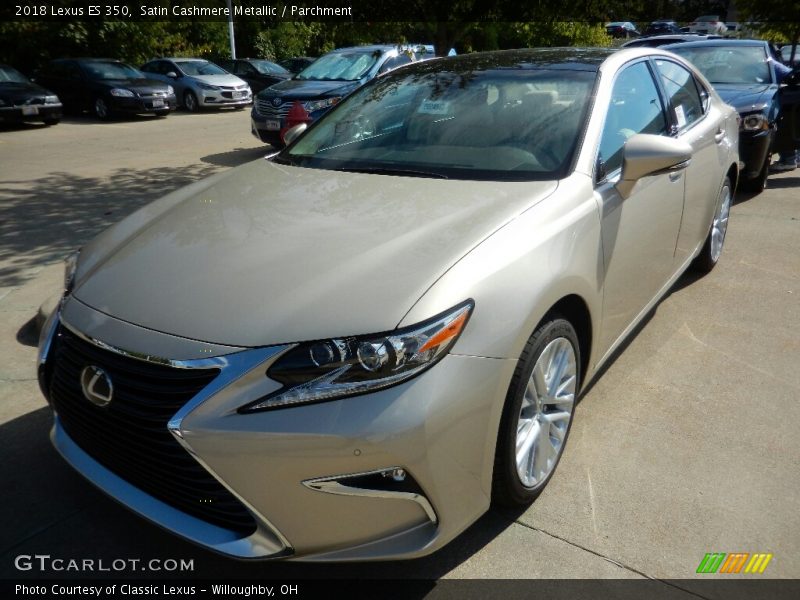 Front 3/4 View of 2018 ES 350
