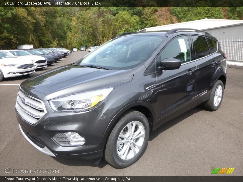 Front 3/4 View of 2018 Escape SE 4WD