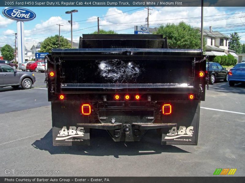 Oxford White / Medium Flint 2005 Ford F450 Super Duty XL Regular Cab 4x4 Chassis Dump Truck
