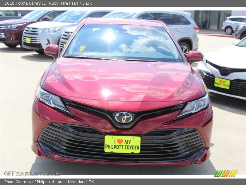 Ruby Flare Pearl / Black 2018 Toyota Camry LE