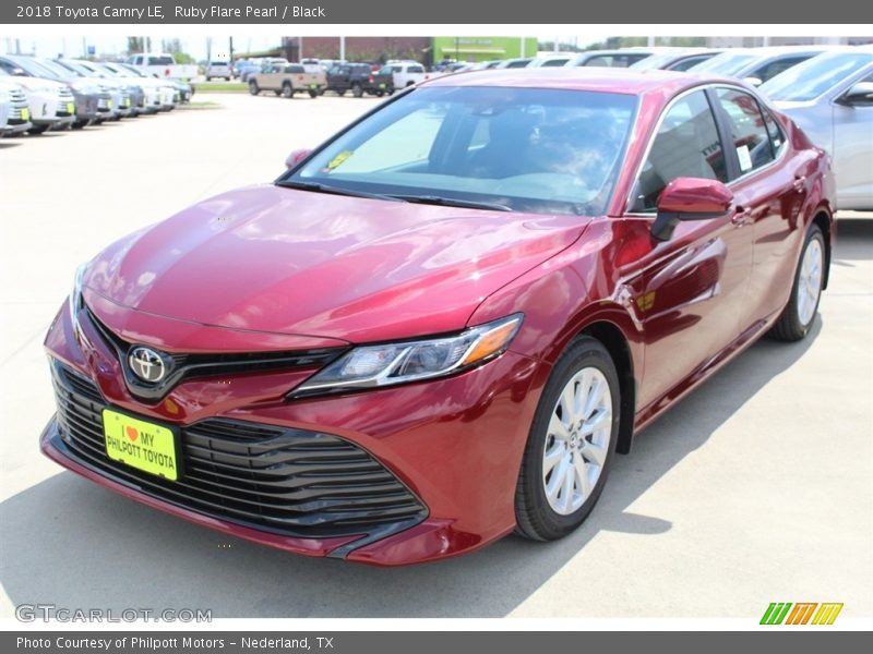Ruby Flare Pearl / Black 2018 Toyota Camry LE