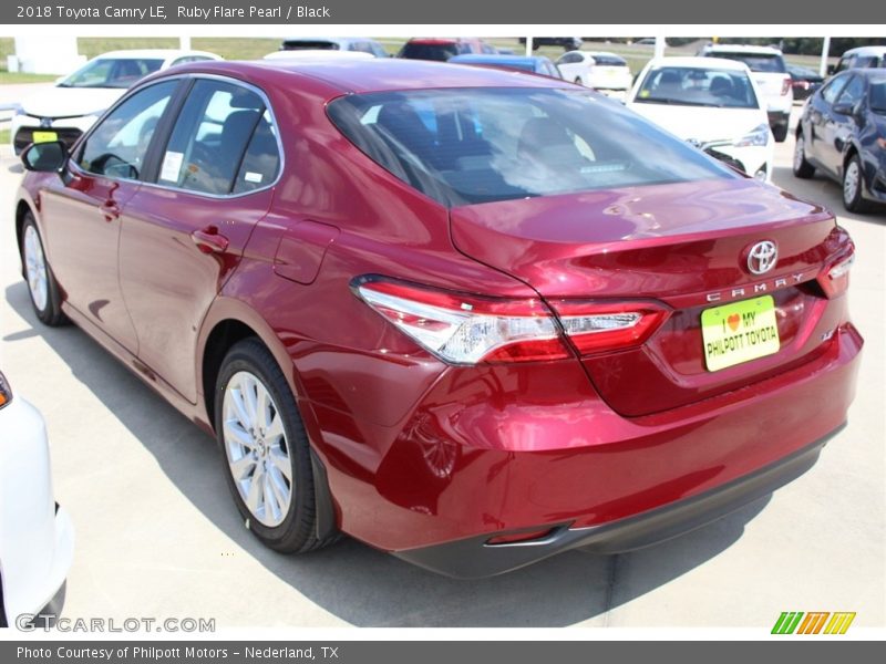 Ruby Flare Pearl / Black 2018 Toyota Camry LE