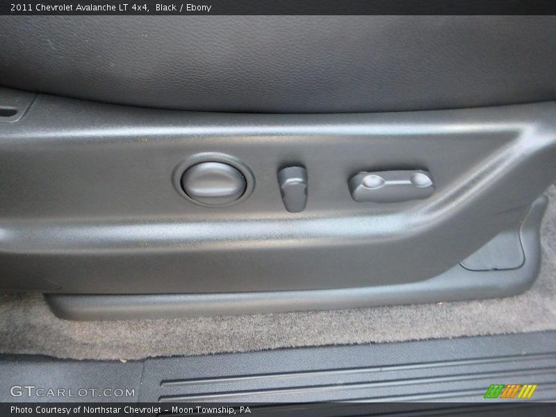 Black / Ebony 2011 Chevrolet Avalanche LT 4x4
